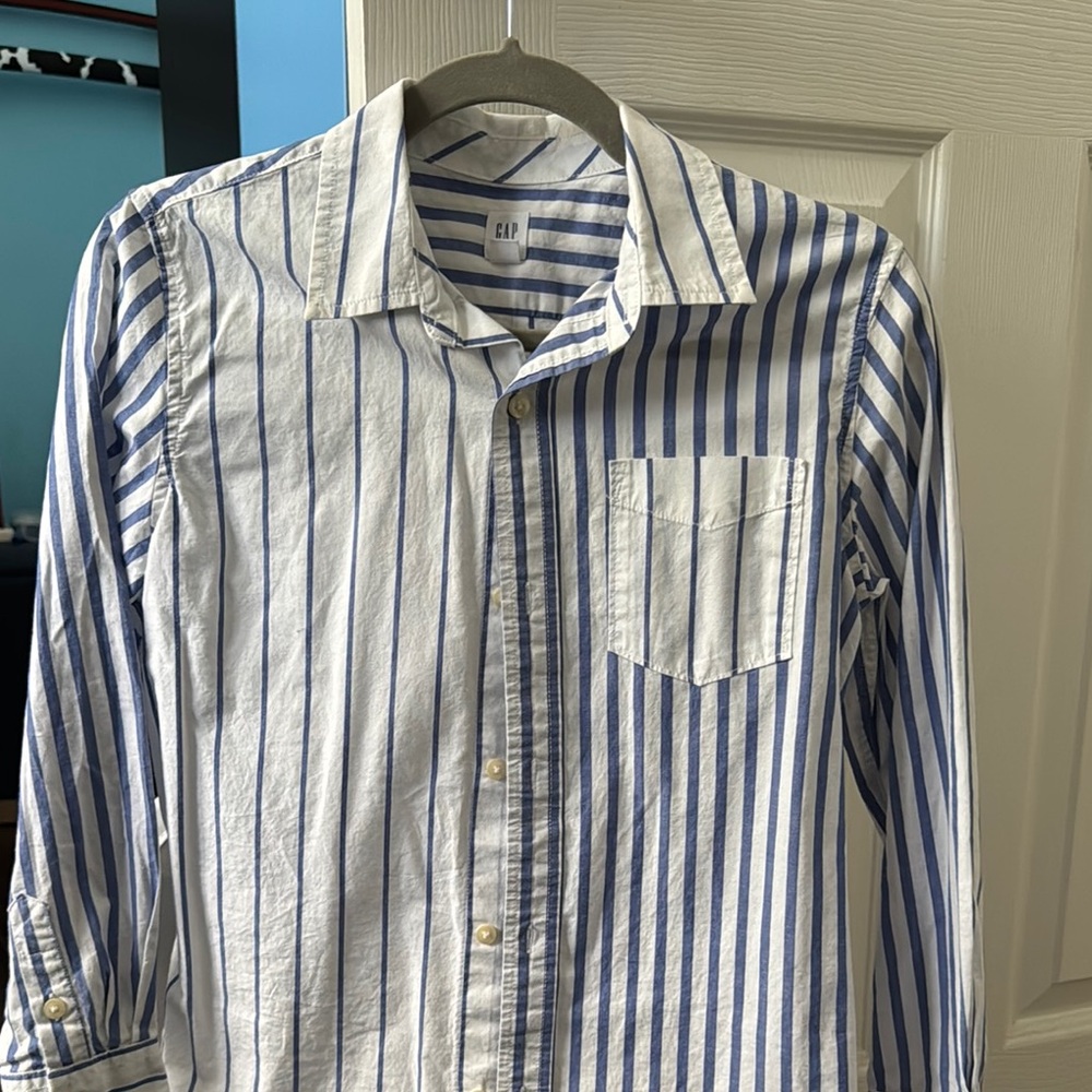 GAP Men's Casual Blue and White Striped Shirt
